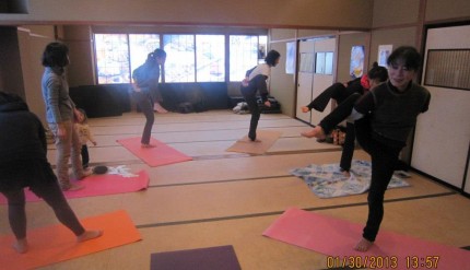 日本成人瑜珈教學